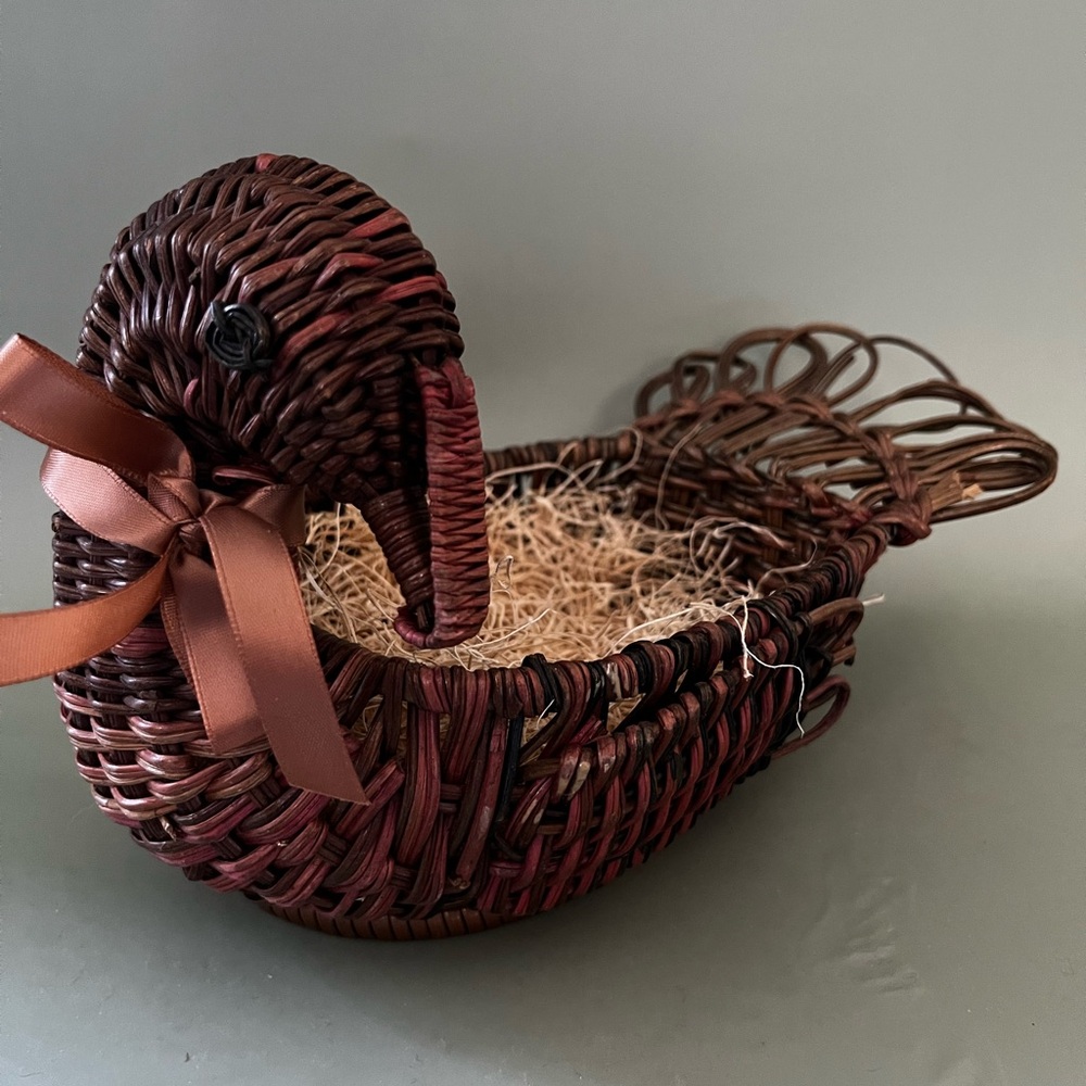 Turkey Wicker Basket Dark Wicker VTG Thanksgiving Planter Centerpiece, 9”